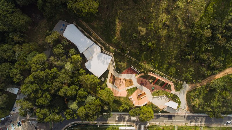 Parque Linear Córrego do Bispo / Natureza Urbana - Imagem 6 de 24