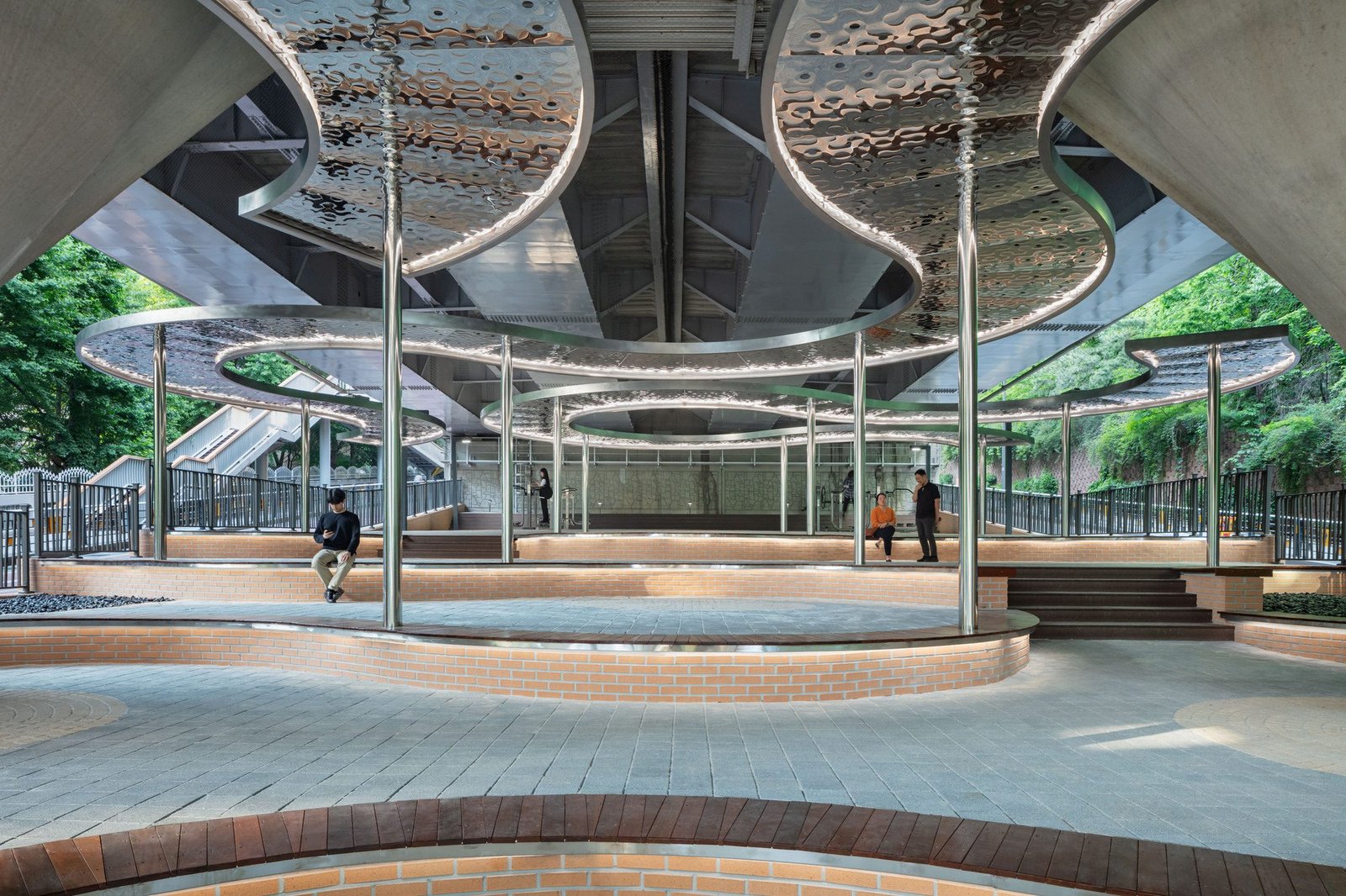 Luz e Encontro sob a Ponte de Eungbong