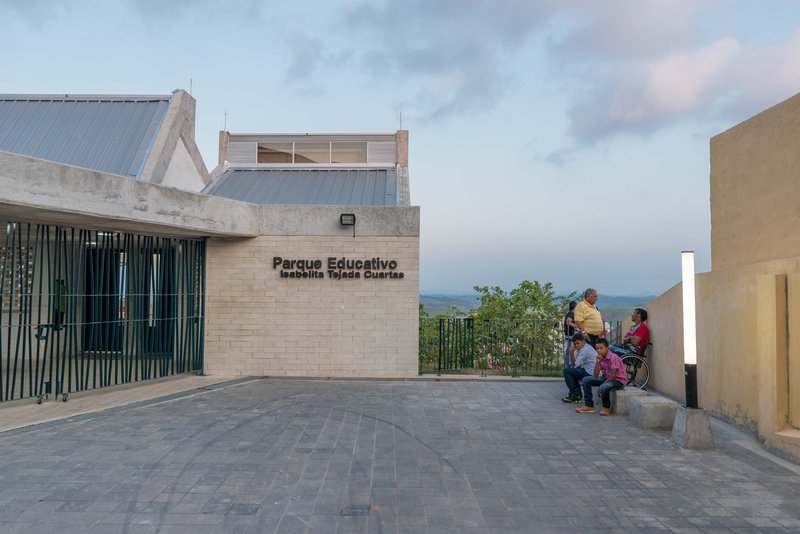 From the Courtyard to the Neighborhood: Latin American Lessons on Collective Placemaking - Image 4 of 10