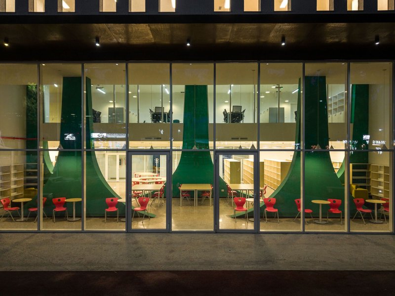 Escola Angela Merkel / Commonsense Studio - Imagem 21 de 37