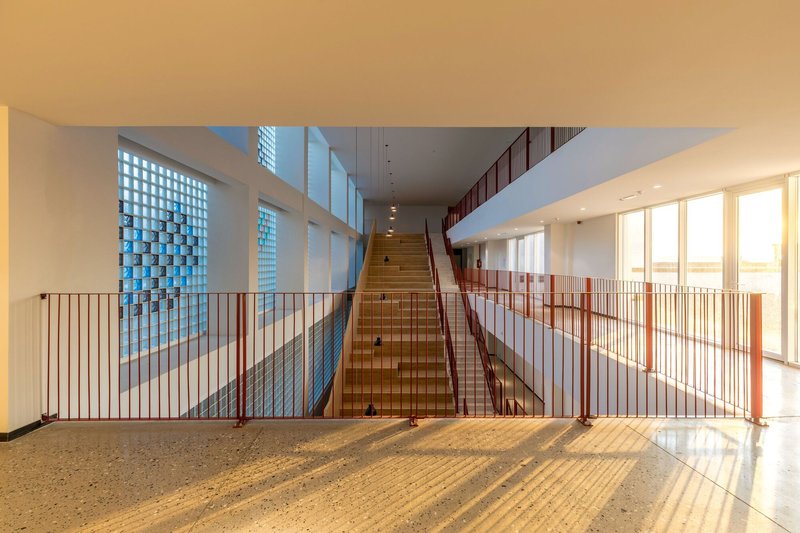 Escola Angela Merkel / Commonsense Studio - Fotografia de Interiores, Madeira, Vidro