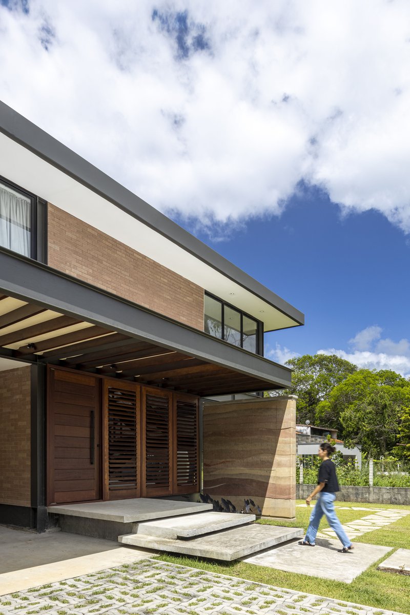 Casa Altiva / Rai Matoso + Nuit Arquitetura - Fotografia de Exterior, Madeira, Porta, Balcão, Terraço