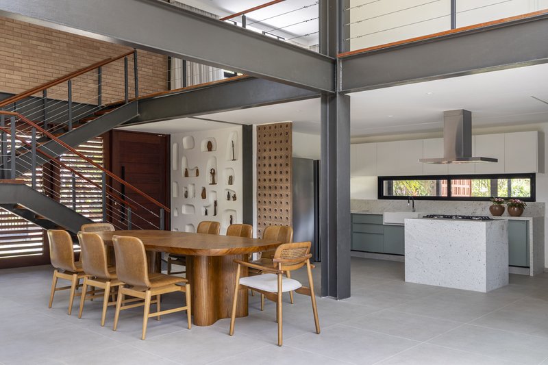 Casa Altiva / Rai Matoso + Nuit Arquitetura - Fotografia de Interiores, Madeira, Iluminação, Mesa, Cadeira, Porta, Viga, Vidro