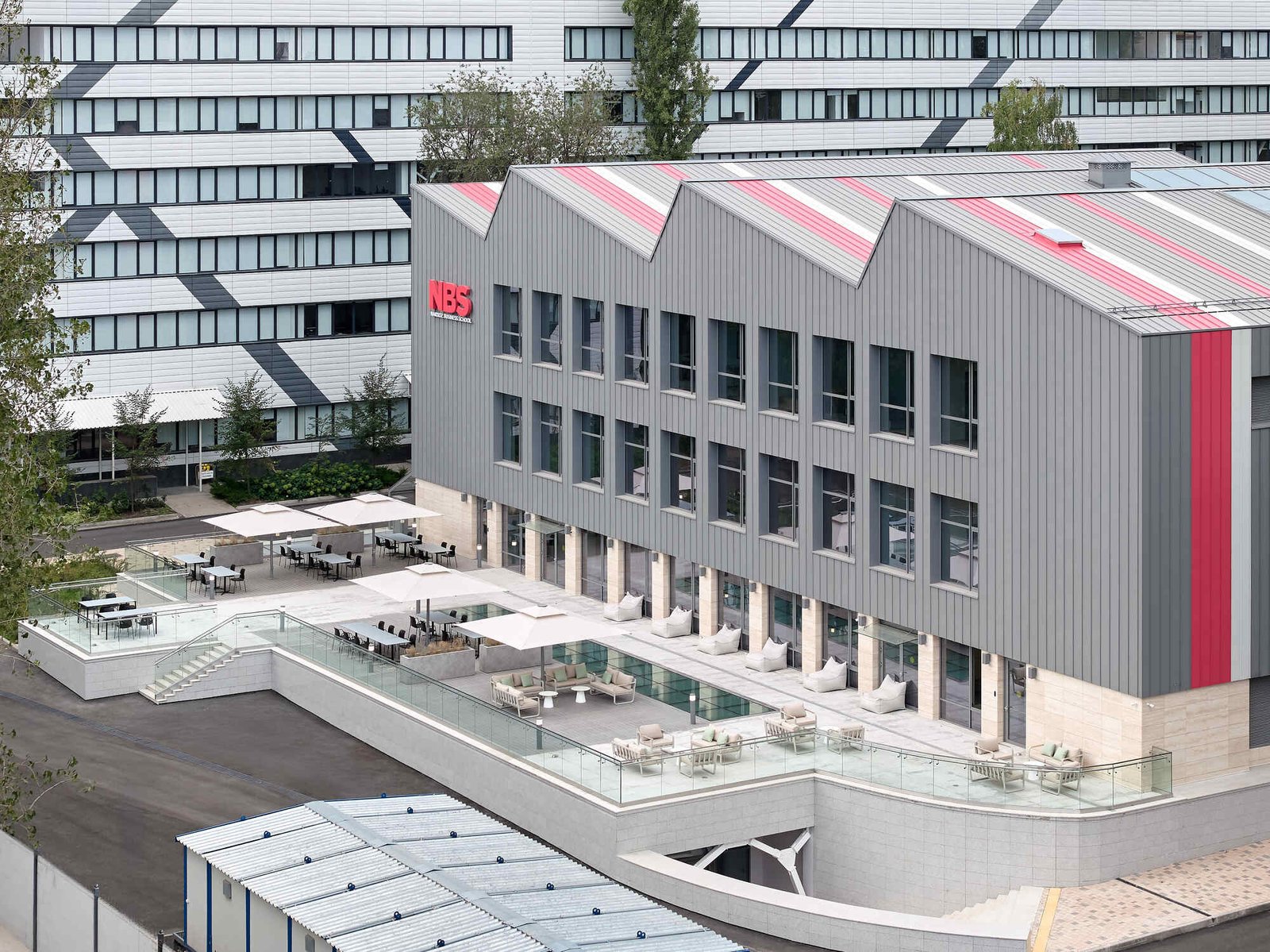 Ressurgência de Luz: O Renascimento da Escola de Negócios da Narxoz University — Atelier Blanc