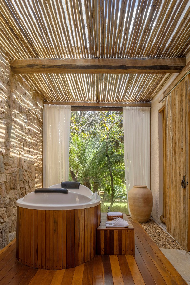 Spa / Angela Castilho Arquitetura e Interiores - Fotografia de Interiores, Banheiro, Madeira, Banheira, Iluminação, Cadeira