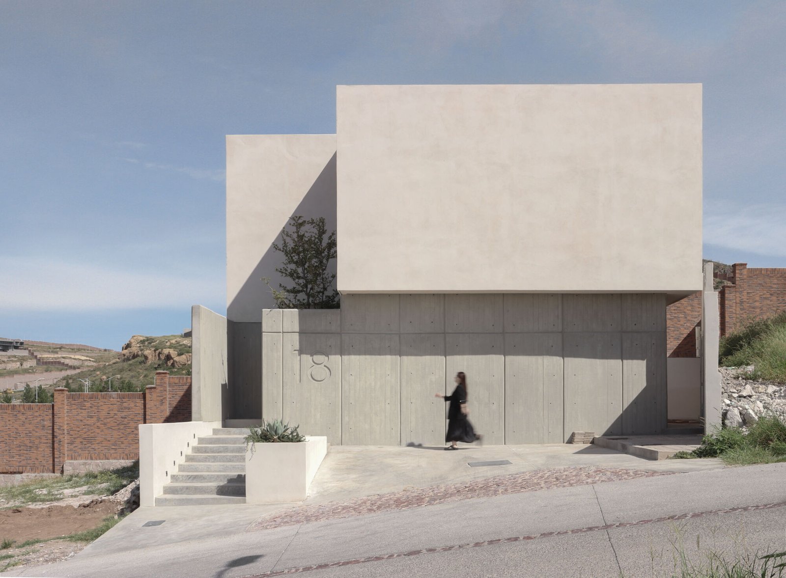 Sussurros de Luz: A Harmonia da Casa Dezoito — Atelier Blanc